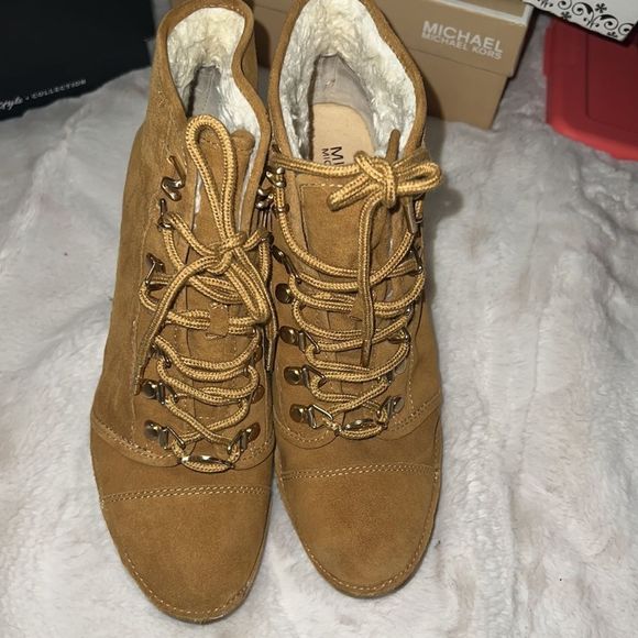 Michael Kors suede booties 9 - Picture 7 of 9